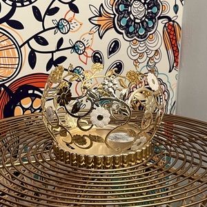 New! BBW 3 Wick “Flower Vines” Candle Holder, gold with white flowers